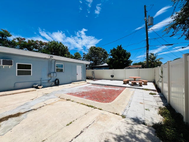 3 of 15 - 1210 S D Street #c, Lake Worth Beach, FL