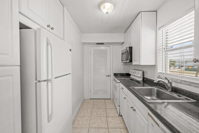 5 of 21 - 9911 Sandalfoot Boulevard #113, Boca Raton, FL