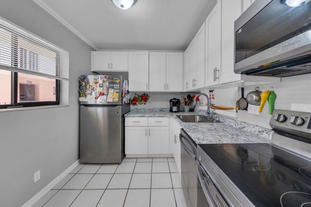 3 of 30 - 5160 Las Verdes Circle #221, Delray Beach, FL