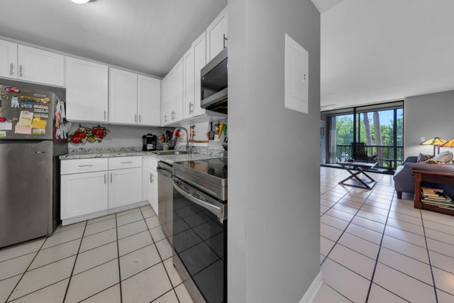 4 of 30 - 5160 Las Verdes Circle #221, Delray Beach, FL
