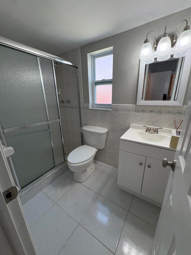 2 of 19 - 102 Stratford H #a, West Palm Beach, FL