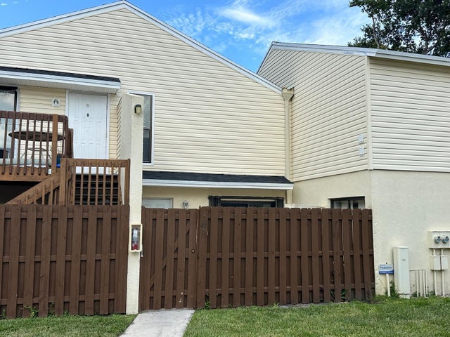 2 of 20 - 631 Executive Center Drive #k101, West Palm Beach, FL