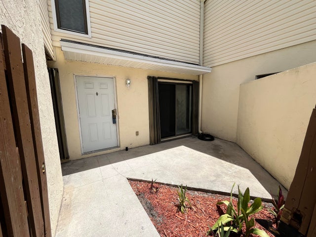 4 of 20 - 631 Executive Center Drive #k101, West Palm Beach, FL