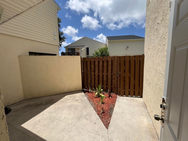 5 of 20 - 631 Executive Center Drive #k101, West Palm Beach, FL