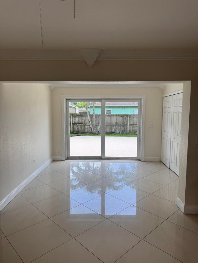 4 of 17 - 881 Camellia Drive, Royal Palm Beach, FL