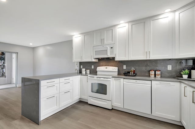 1 of 37 - 702 Lori Drive #apt 194, Palm Springs, FL