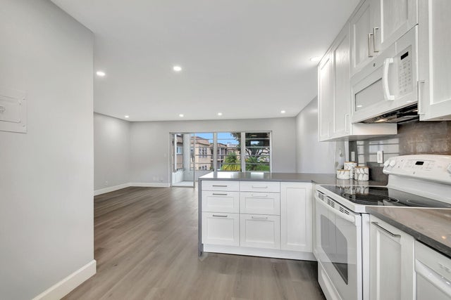 2 of 37 - 702 Lori Drive #apt 194, Palm Springs, FL