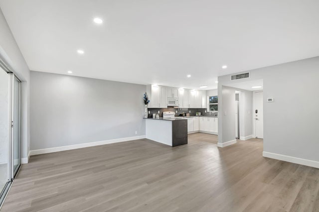 5 of 37 - 702 Lori Drive #apt 194, Palm Springs, FL