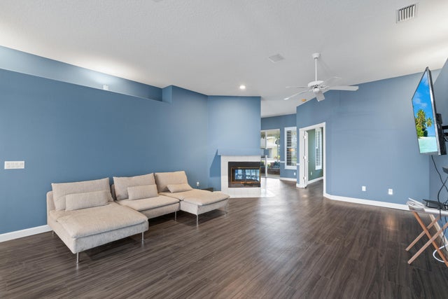 2 of 40 - 582 Nw Montevina Drive, Port Saint Lucie, FL