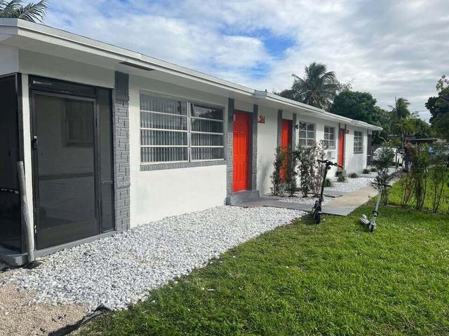 512 Sw 7th St #b, Hallandale Beach