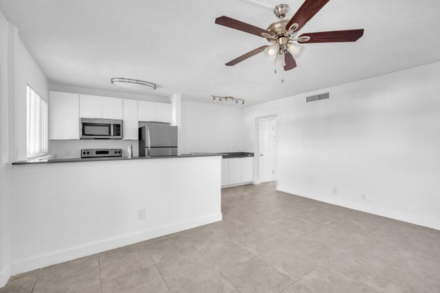 4 of 14 - 450 W Camino Real, Boca Raton, FL