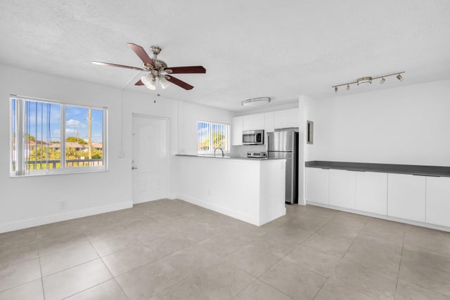 5 of 14 - 450 W Camino Real, Boca Raton, FL