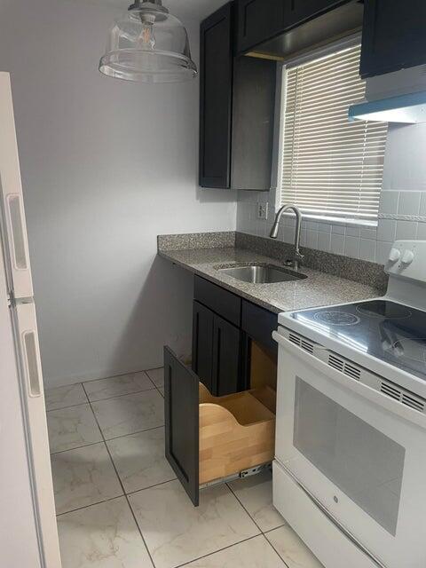 3 of 9 - 6054 Forest Hill Boulevard #201, West Palm Beach, FL