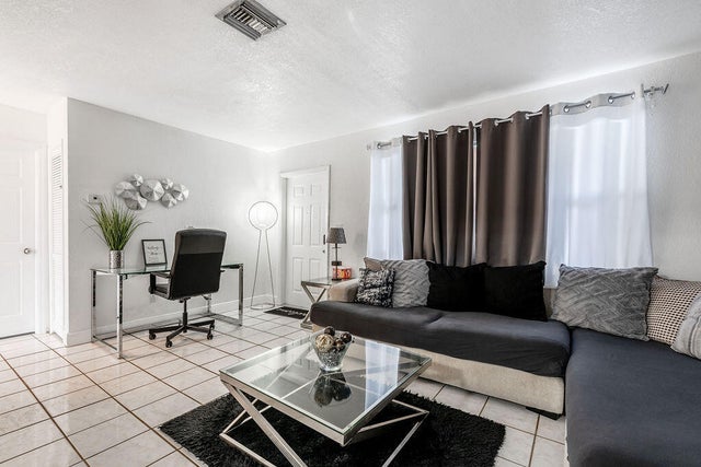 4 of 25 - 5938 Garfield Street, Hollywood, FL