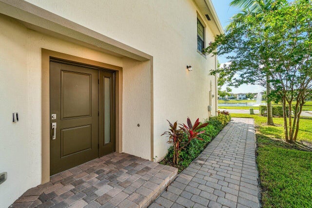 3 of 34 - 6001 Woods Edge Circle, Riviera Beach, FL