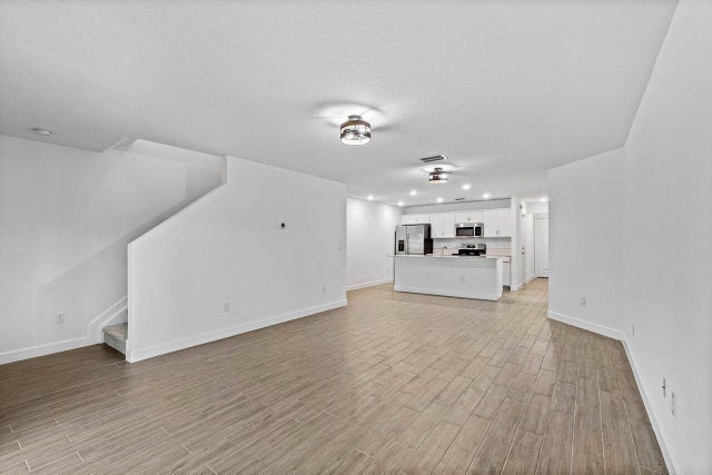 4 of 34 - 6001 Woods Edge Circle, Riviera Beach, FL
