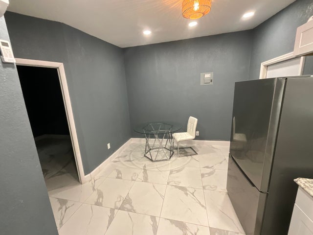 1 of 9 - 609 W Ocean Avenue, Boynton Beach, FL