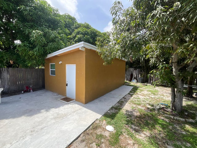 2 of 9 - 609 W Ocean Avenue, Boynton Beach, FL