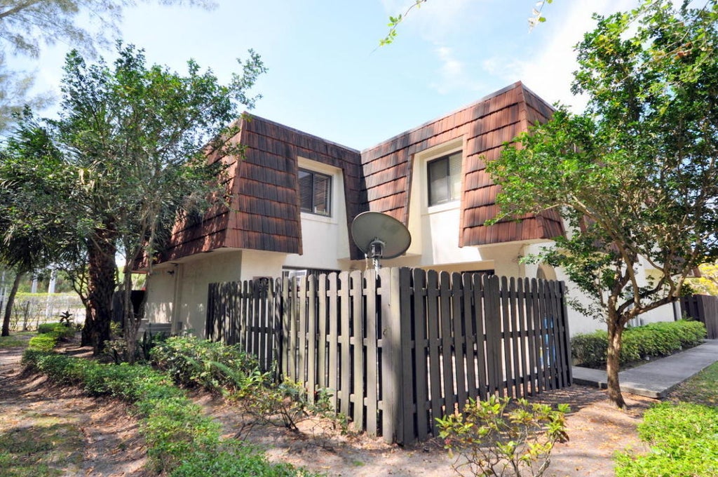 2212 White Pine Circle #b, Greenacres