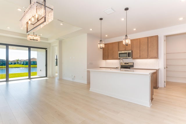 Photo of Listing #RX-11121668