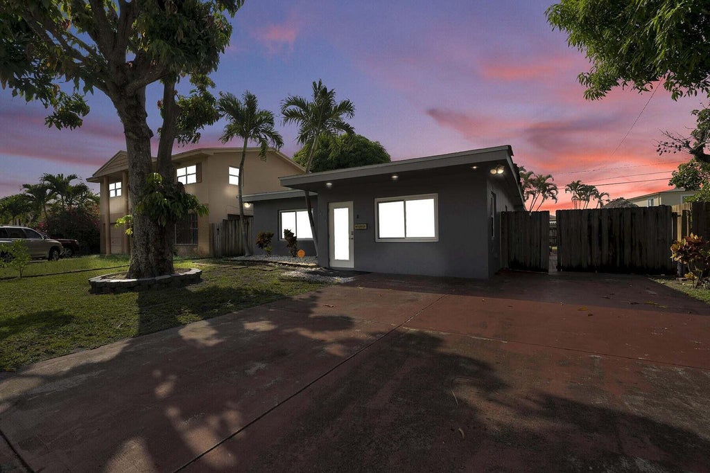 6824 Sw 5th Street, Pembroke Pines