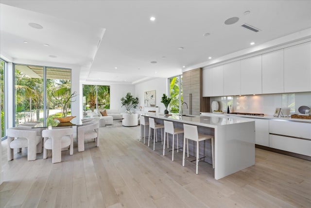 1070 Del Harbour Dr, Delray Beach