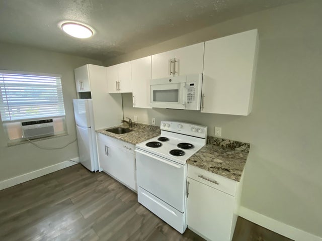 4 of 9 - 605 N Federal Highway #12, Lake Worth Beach, FL