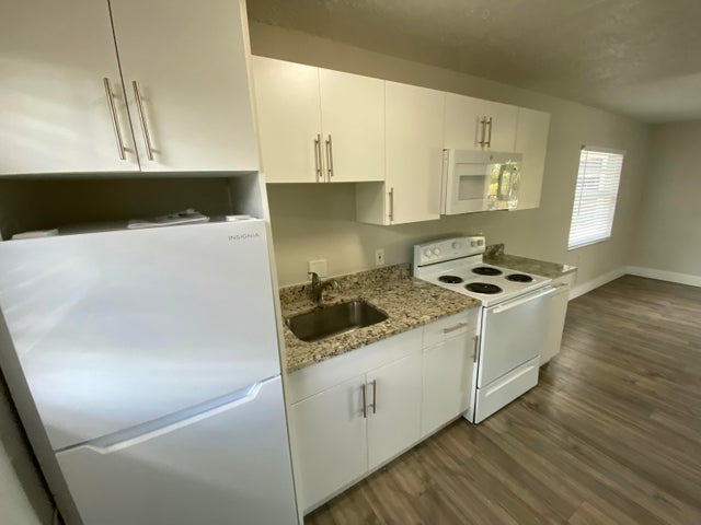 5 of 9 - 605 N Federal Highway #12, Lake Worth Beach, FL