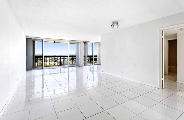 2 of 30 - 2425 Presidential Way #1703, West Palm Beach, FL