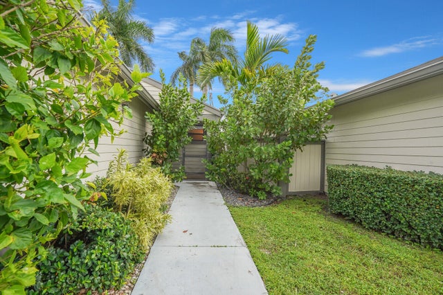 1 of 16 - 2533 Bedford Mews Dr, Wellington, FL