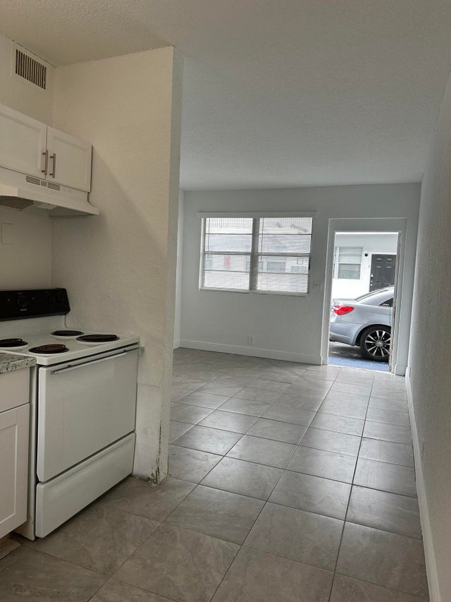 5 of 6 - 608 5th Street #2, West Palm Beach, FL