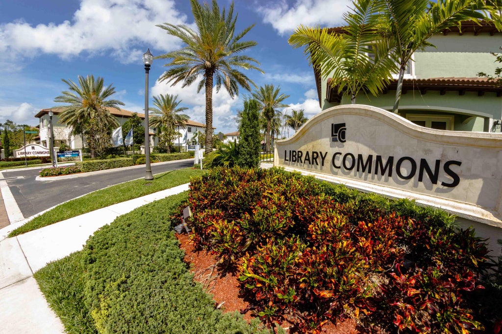 122 Nw Gardner St, Boca Raton