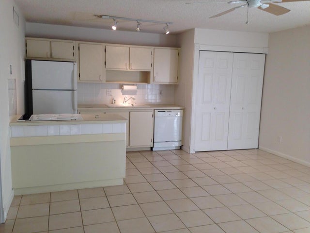 643 Executive Center Dr #q108, West Palm Beach