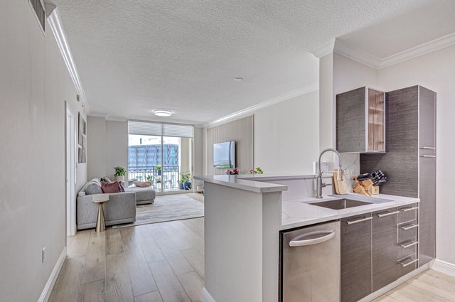 4 of 49 - 550 Okeechobee Boulevard #1218, West Palm Beach, FL