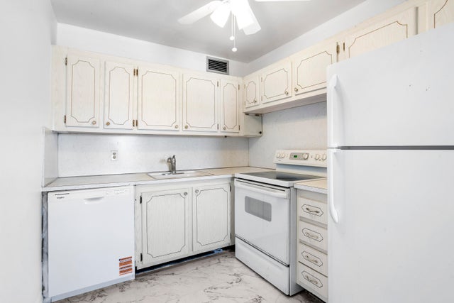 2 of 23 - 92 Hastings F, West Palm Beach, FL