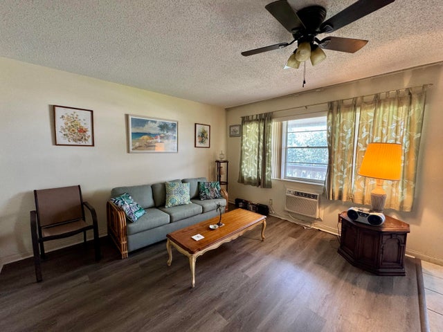 99 Canterbury D, West Palm Beach