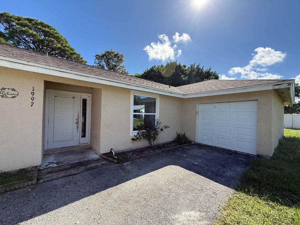 1997 Se Burgundy Lane, Port Saint Lucie