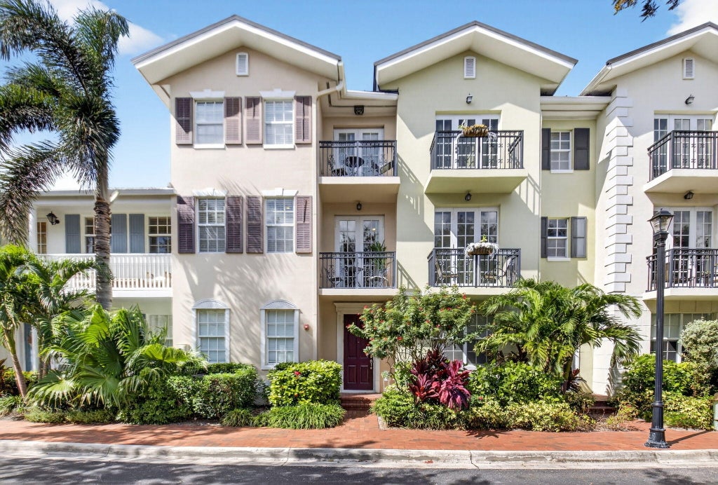 1054 E Heritage Club Circle, Delray Beach