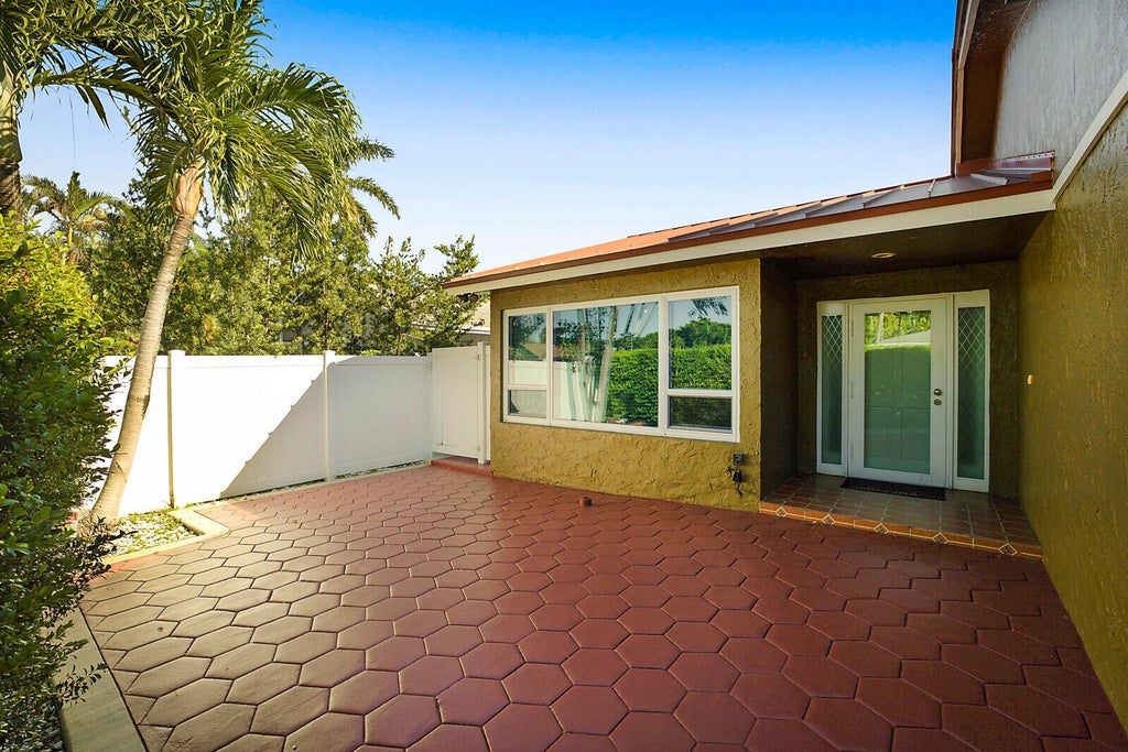 4548 Sw 28th Way, Dania Beach