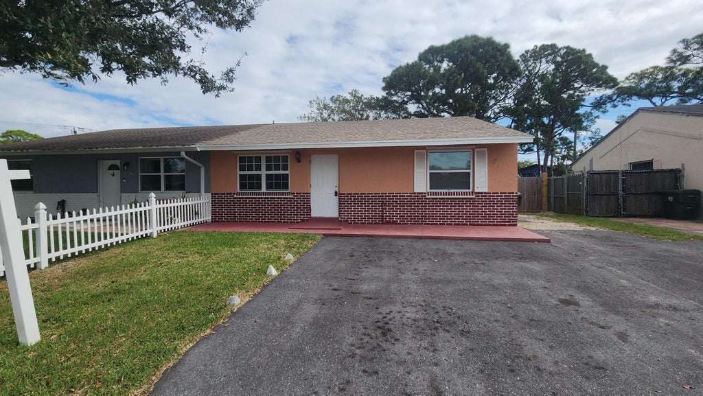 4538 Empire Way, Greenacres