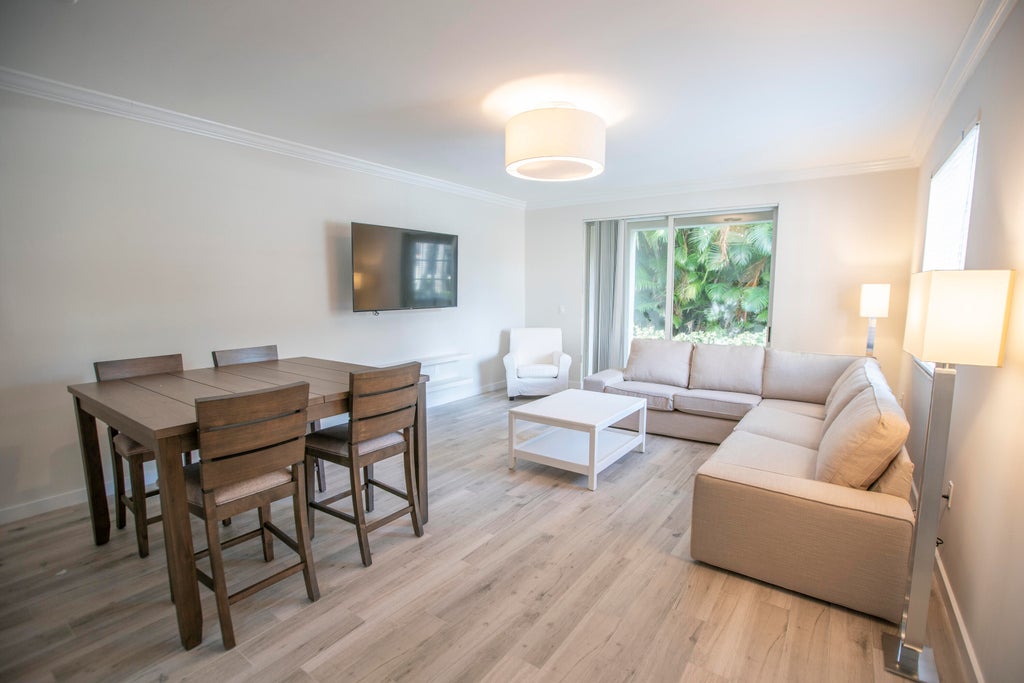 11765 St Andrews Place #106, Wellington