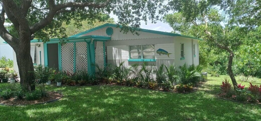 1933 Ne Lake Place, Jensen Beach