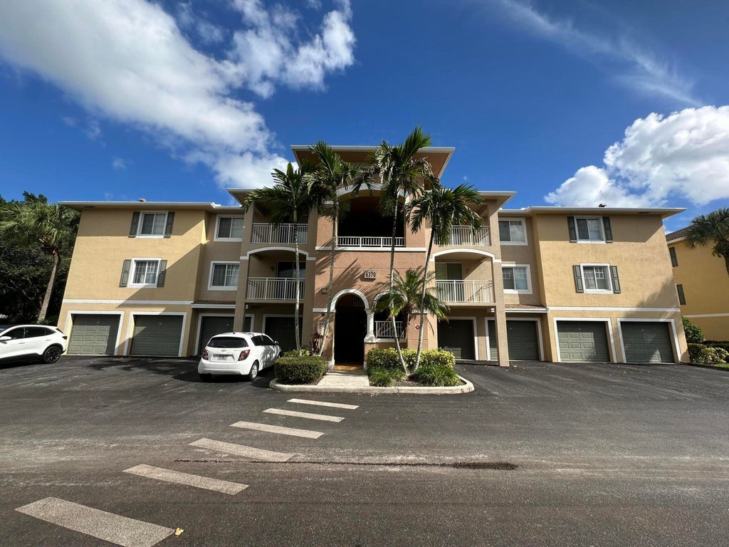 6370 Emerald Dunes Drive #302, West Palm Beach