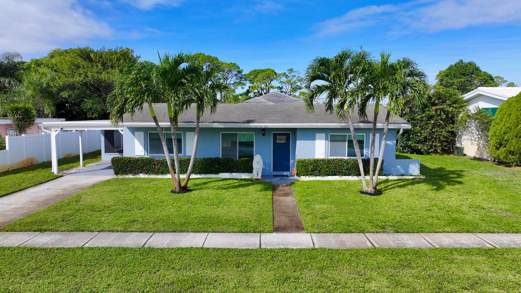 1615 Crest Dr, Lake Worth