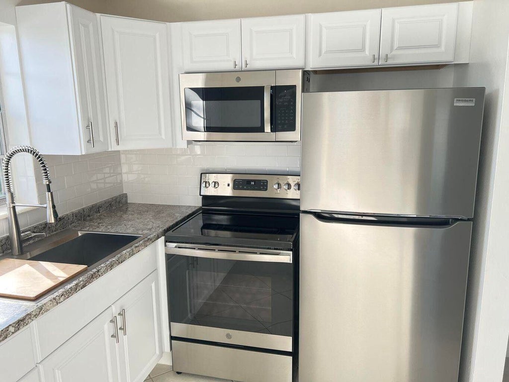 162 Camden G, West Palm Beach