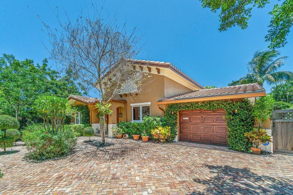 870 Nw 7th St, Boca Raton