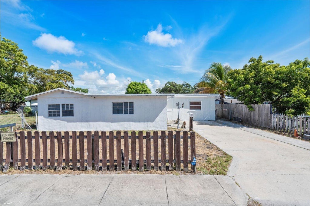 236 Sw 14th St, Dania Beach
