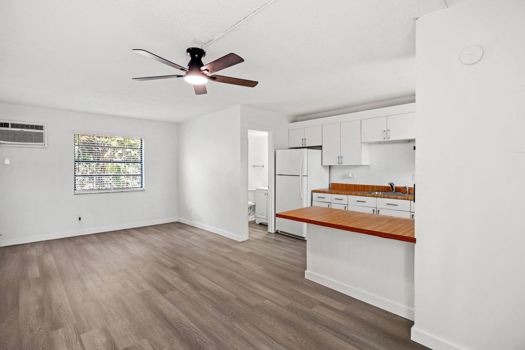 1041 Se Monterey Road #2-4, Stuart