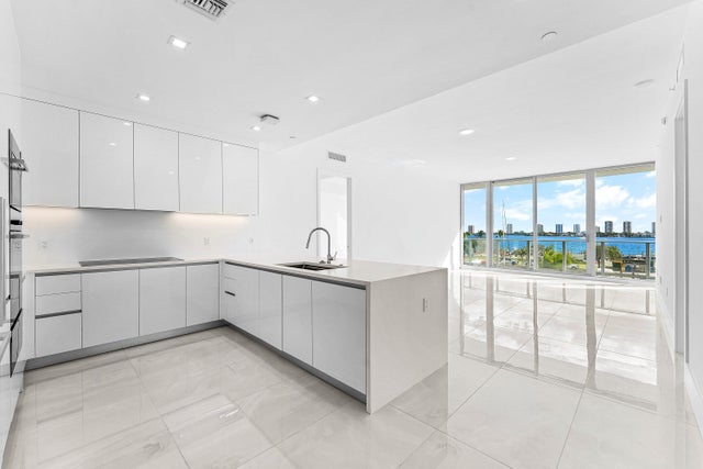 220 Lake Shore Drive #304, Lake Park