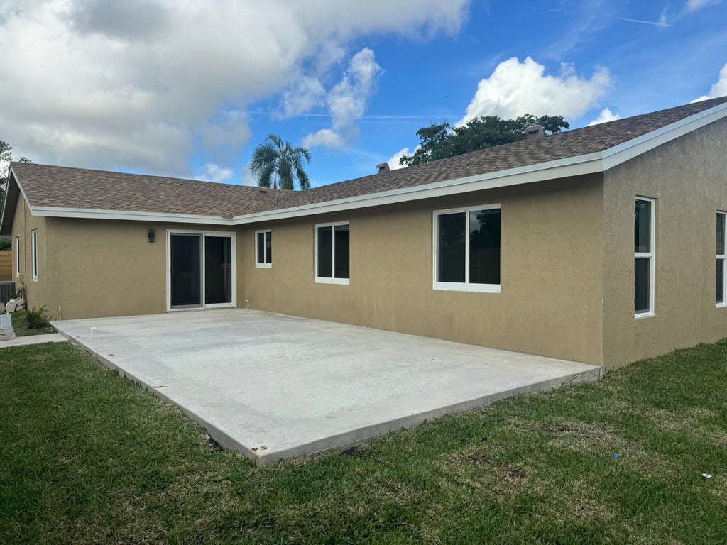 4735 Blue Pine Circle, Lake Worth